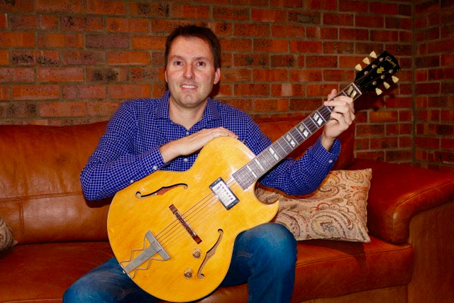 buying the Gibson ES175 guitar