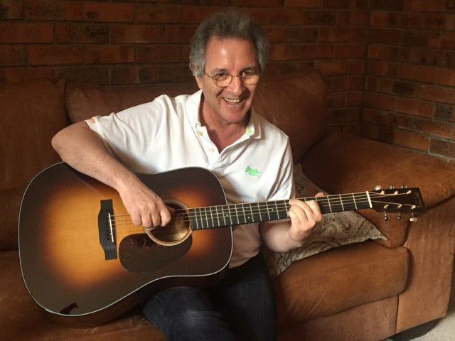 Seems like the Martin D-18 at Guitar Gallery is making new friends.